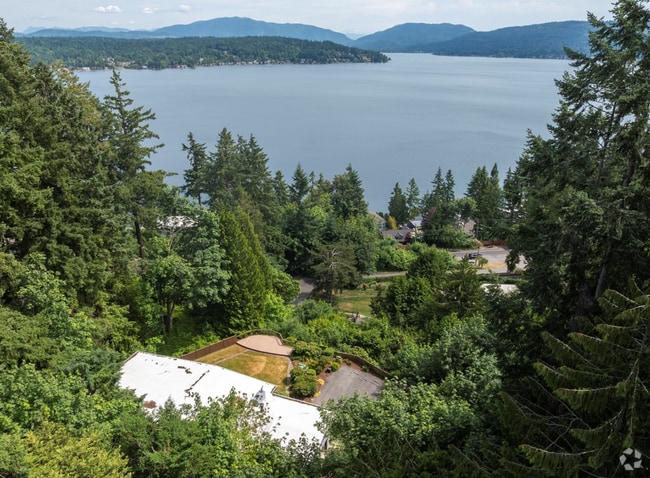 Building Photo - Stunning 4 bed home with Lake Sammamish Vi...