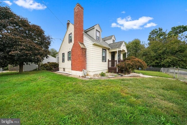 Photo - 624 Armstrong Ave