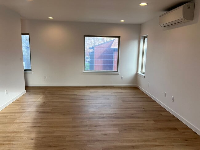 Photo - Brand New Townhomes With Upscale Modern Design Unidad 600