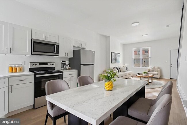 Building Photo - 330 N 61st St Rental