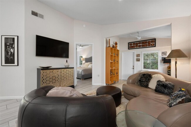 Photo - 226 Chartley Ct N