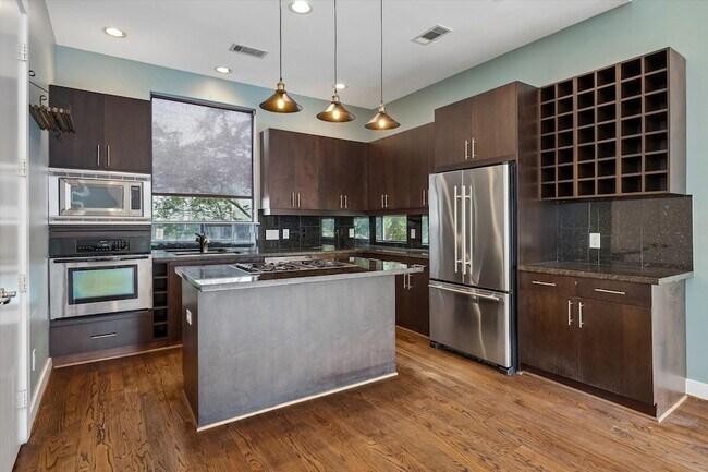 Photo - 732 Ruthven St