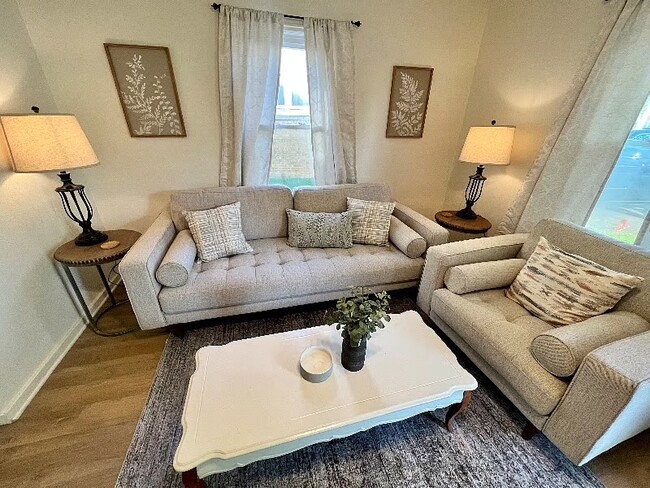 Photo - 913 E Gift Ave