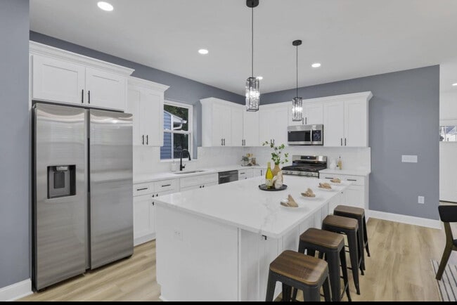 Photo - 613 Siebert St