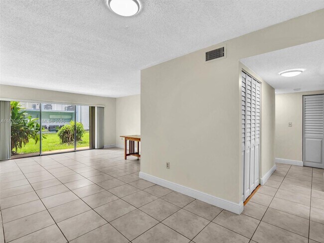 Photo - 9367 Fontainebleau Blvd Unidad G104