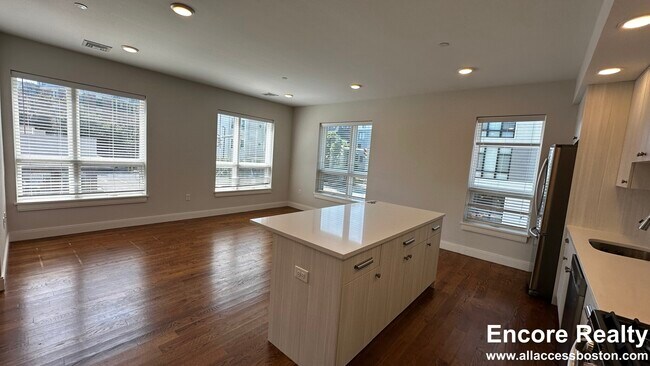 Photo - 1 Everett St Unidad 203