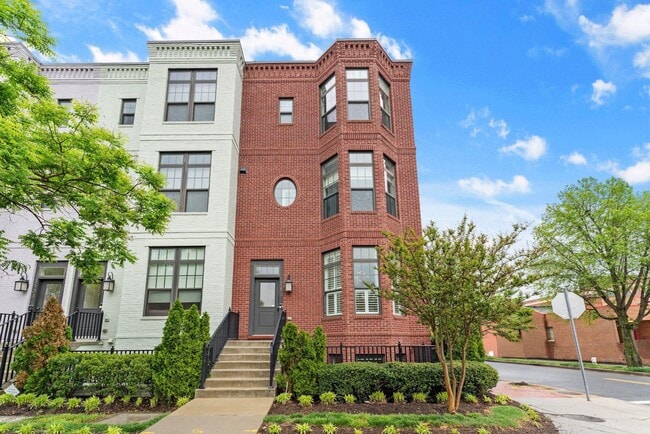 Building Photo - 783 Morton St NW Unit # A