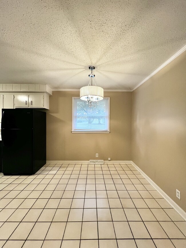 Photo - 365 Welchwood Dr
