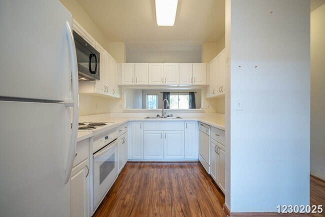 Photo - 2 Bd, 2.5 Ba, 2Pkg Pet Friendly Village on the Green $2700