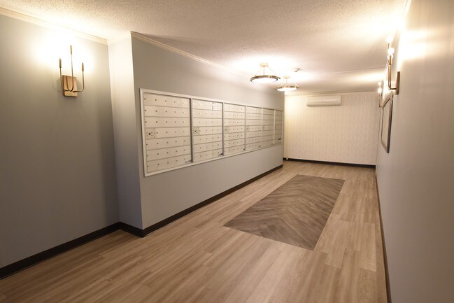 Entry Lobby - Knollwood Towers West  Apartments