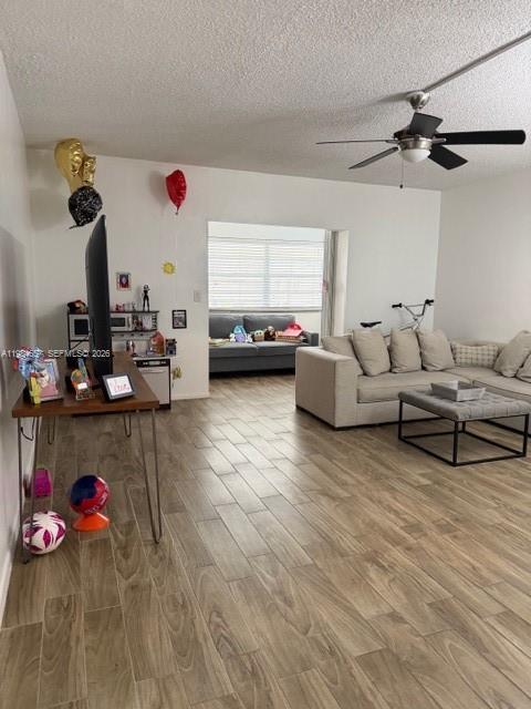 Building Photo - 9159 SW 77th Ave Unit 409