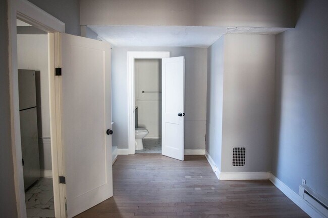 Photo - 105 Scranton St Unit 1R