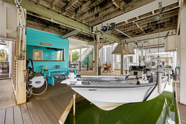 Building Photo - 1114 Tiki Dr