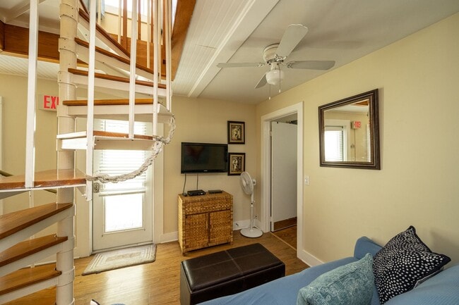 Photo - Old Town Apt Steps From Duval