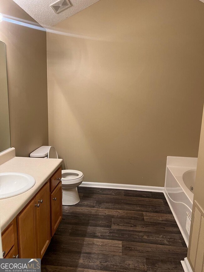 Photo - 7600 Rutgers Cir