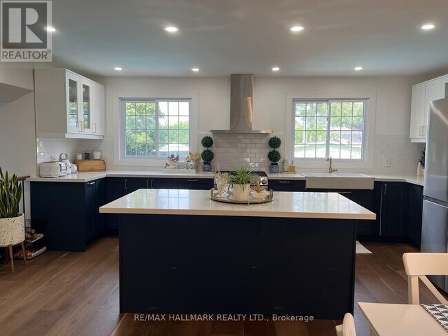 Photo - 6089 Starfield Crescent