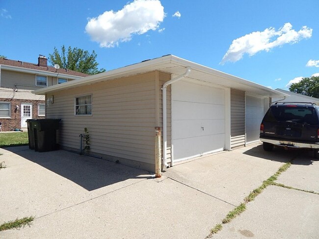 Photo - 10409 W Grant St