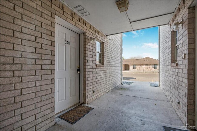 16 Oasis Dr