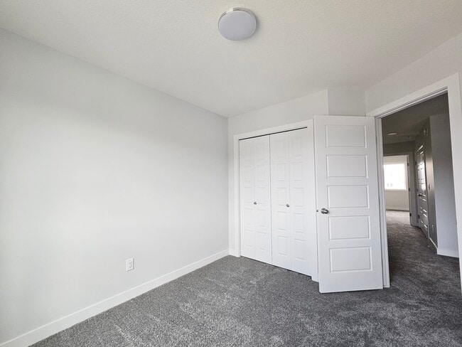 Photo - 3727-3214 214 St NW