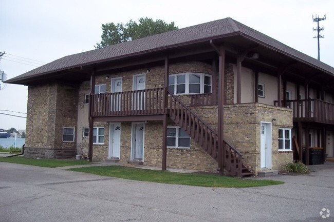 Building Photo - 1600 Military St Unit B10 Rental
