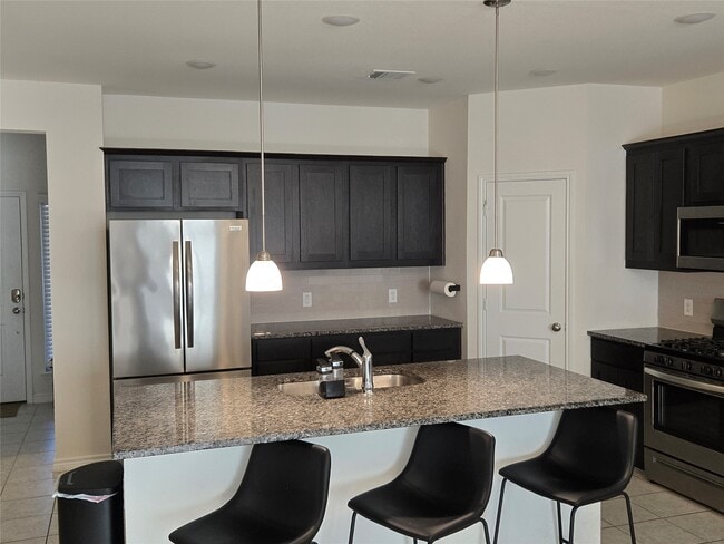 Building Photo - 2932 Desert Lily Ln