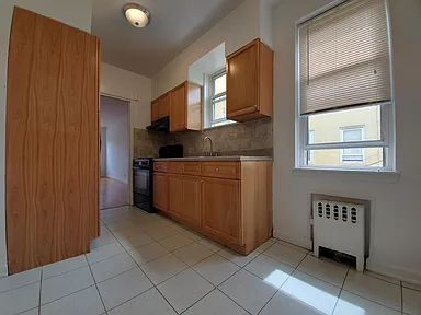 Photo - 1110A Lydig Ave