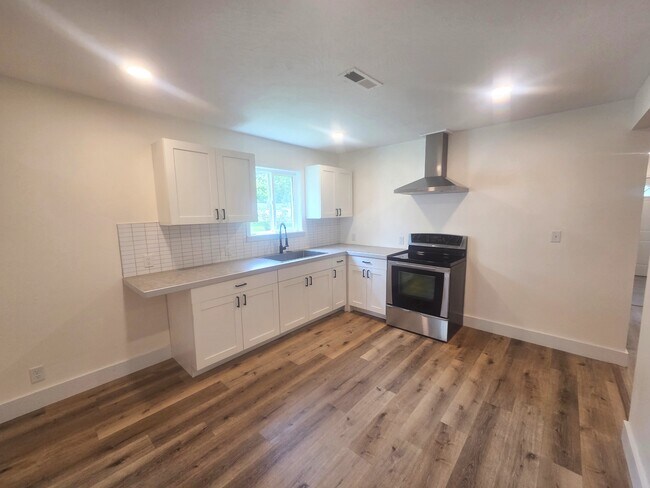 Photo - 2842 W Elm St
