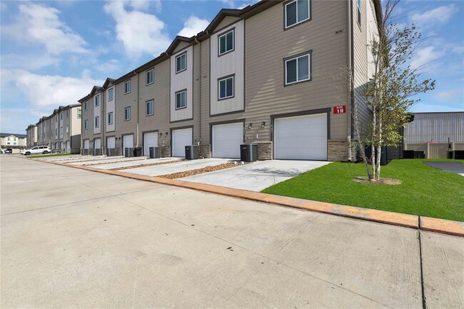 Photo - 12603 Telge Rd Condo Unit 19E