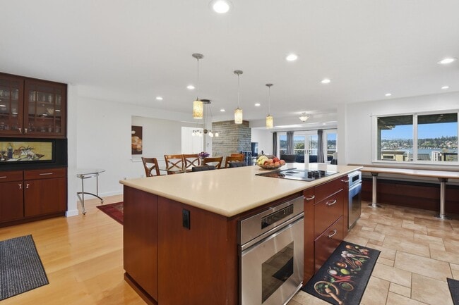 Photo - 5bd/3ba Kirkland Home