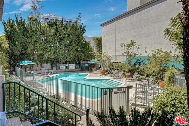 Photo - 4501 Cedros Ave Unidad 135