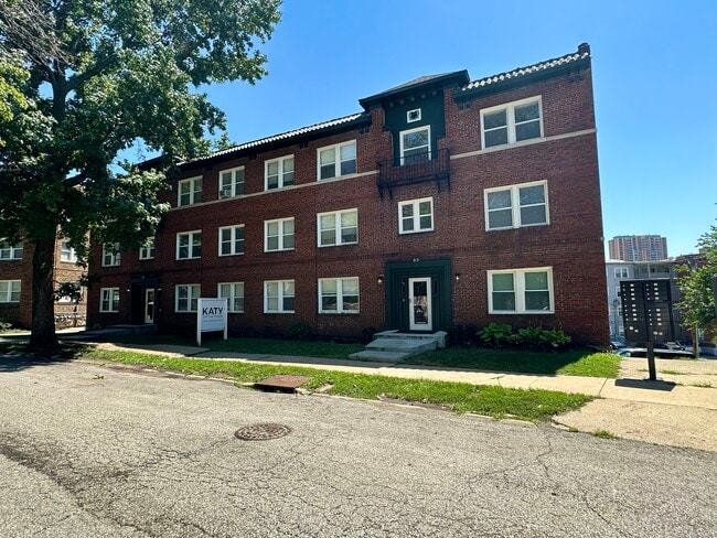 Photo - Katy and Delilah Plaza Living