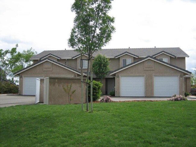 Building Photo - 1077 Burton Dr Unit A Rental