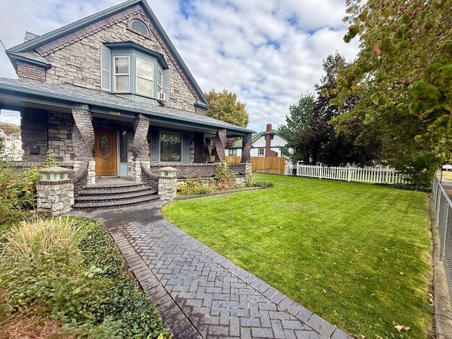 Building Photo - Victorian Charmer – 3 Bed, 1.75 Bath – Uti... Unit A - Main House