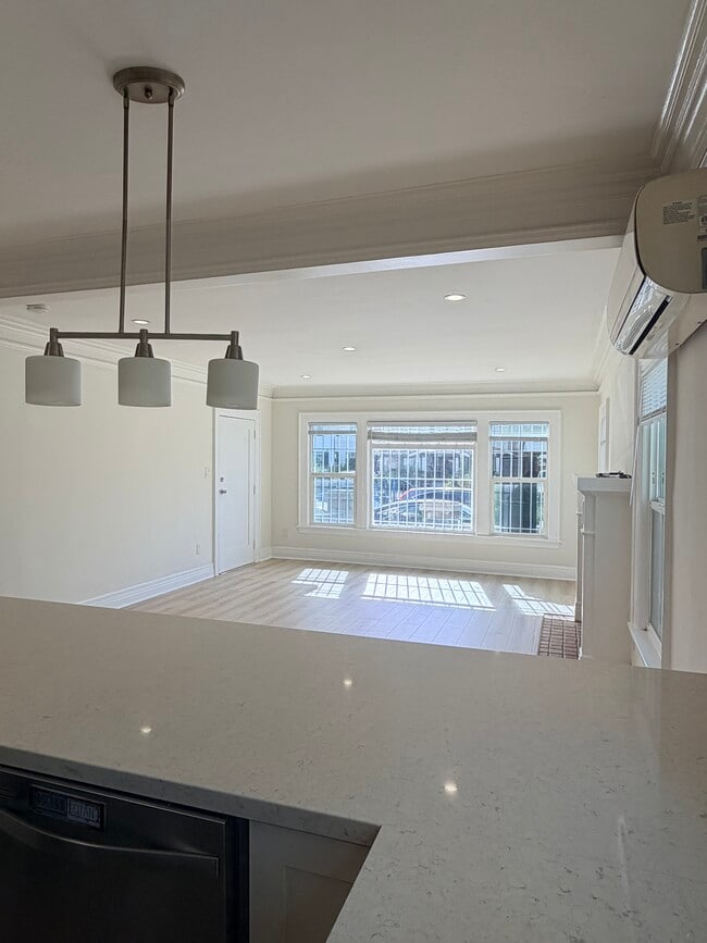 Photo - 1324 S Van Ness Ave Unidad 1324