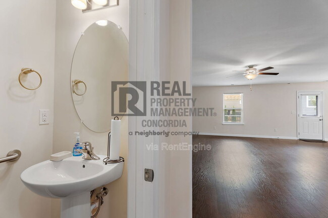 Photo - 317 Sportsman Dr