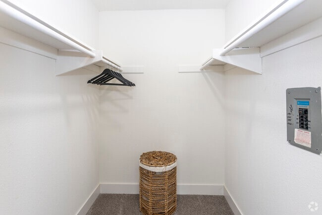 1BR - 1BA, 702SF