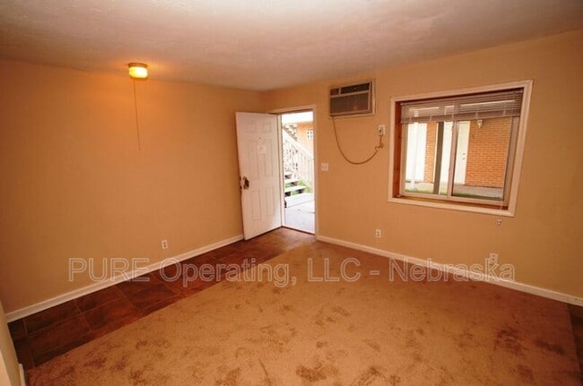Photo - 612-616 N 46 St