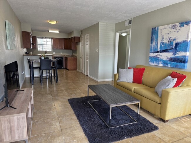 Building Photo - 1500 Oleander Unit A