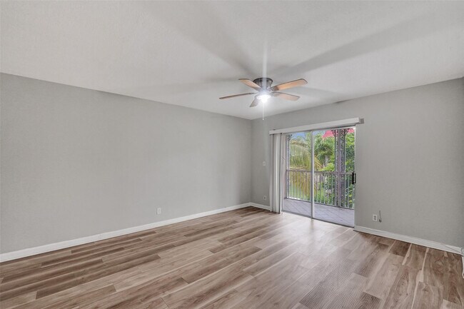 Photo - 555 SE 8th St Unidad 252