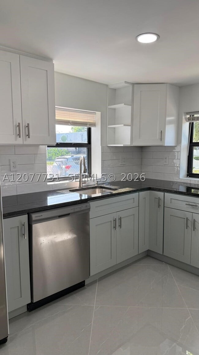 Photo - 305 NE 58th St