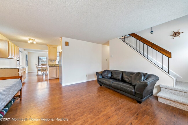 31 Peggy Ln