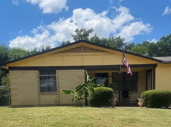 Building Photo - 119 Palm Oak Dr