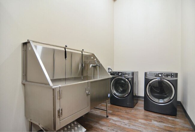 Orchard Crossing | Pet Wash Station - Orchard Crossing Apartments