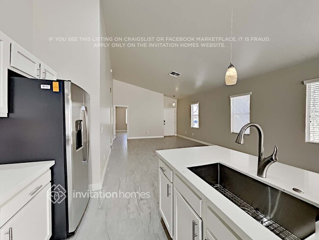 2107 S Gordon