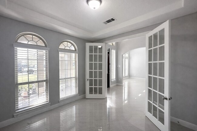 Photo - 2406 Trocadero Ln