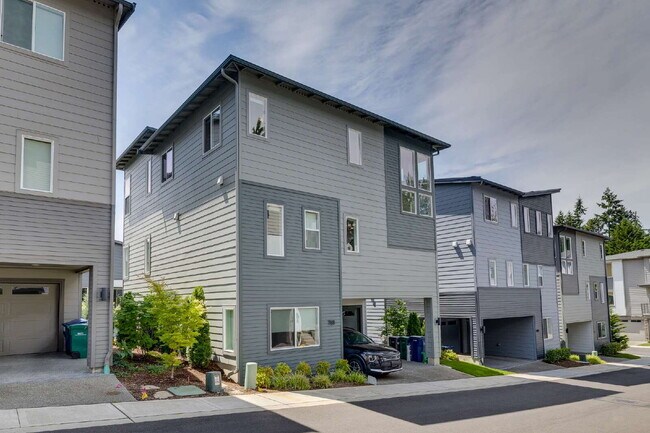 Modern Luxury Living in the Heart of Kirkland- Available for RENT August 15th