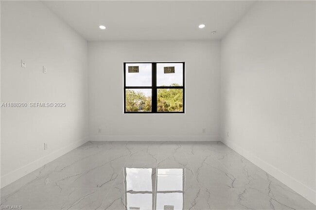 Photo - 853 Frederick Reid St E