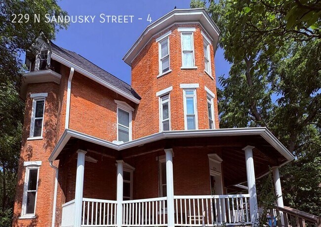 Building Photo - 229 N Sandusky St Unit 4