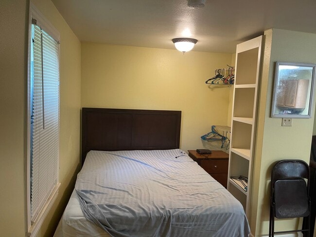 Photo - 305 E Pine St