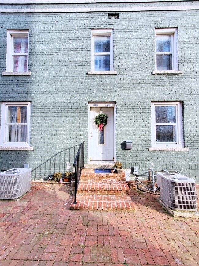 Building Photo - 90 E 8th Ave Unit 2